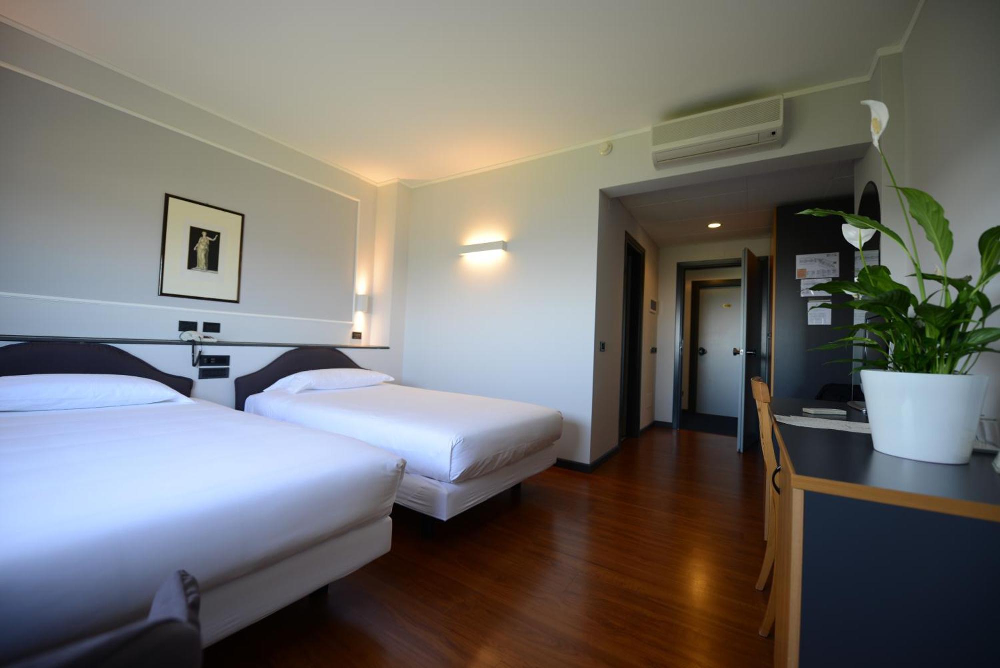 Hotel Mamiani & Relaxing Spa אורבינו חדר תמונה